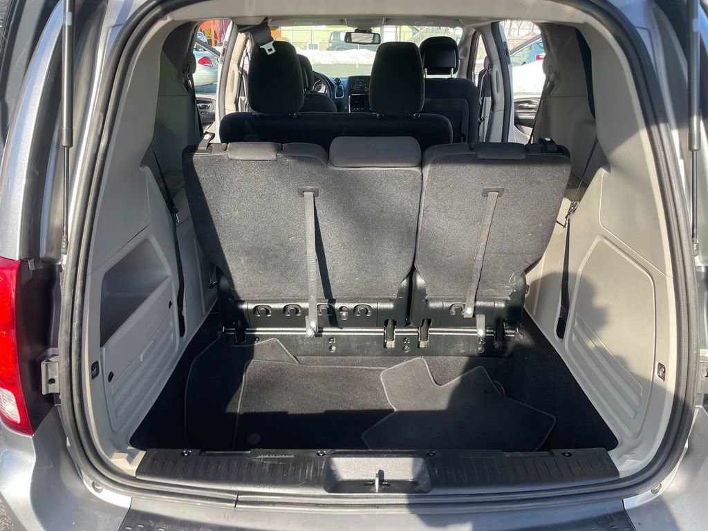 Used 2018 Dodge Grand Caravan SE w/ UConnect Hands-Free Group image 24