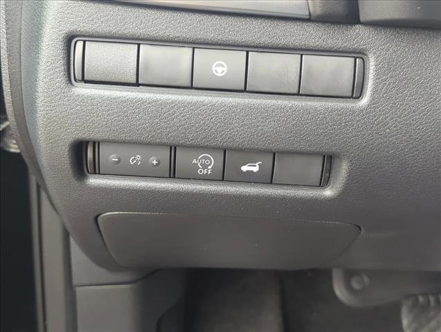 Used 2023 Nissan Rogue SV w/ SV Premium B Package image 15