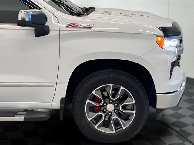 Certified 2023 Chevrolet Silverado 1500 LT AWD/4WD image 9