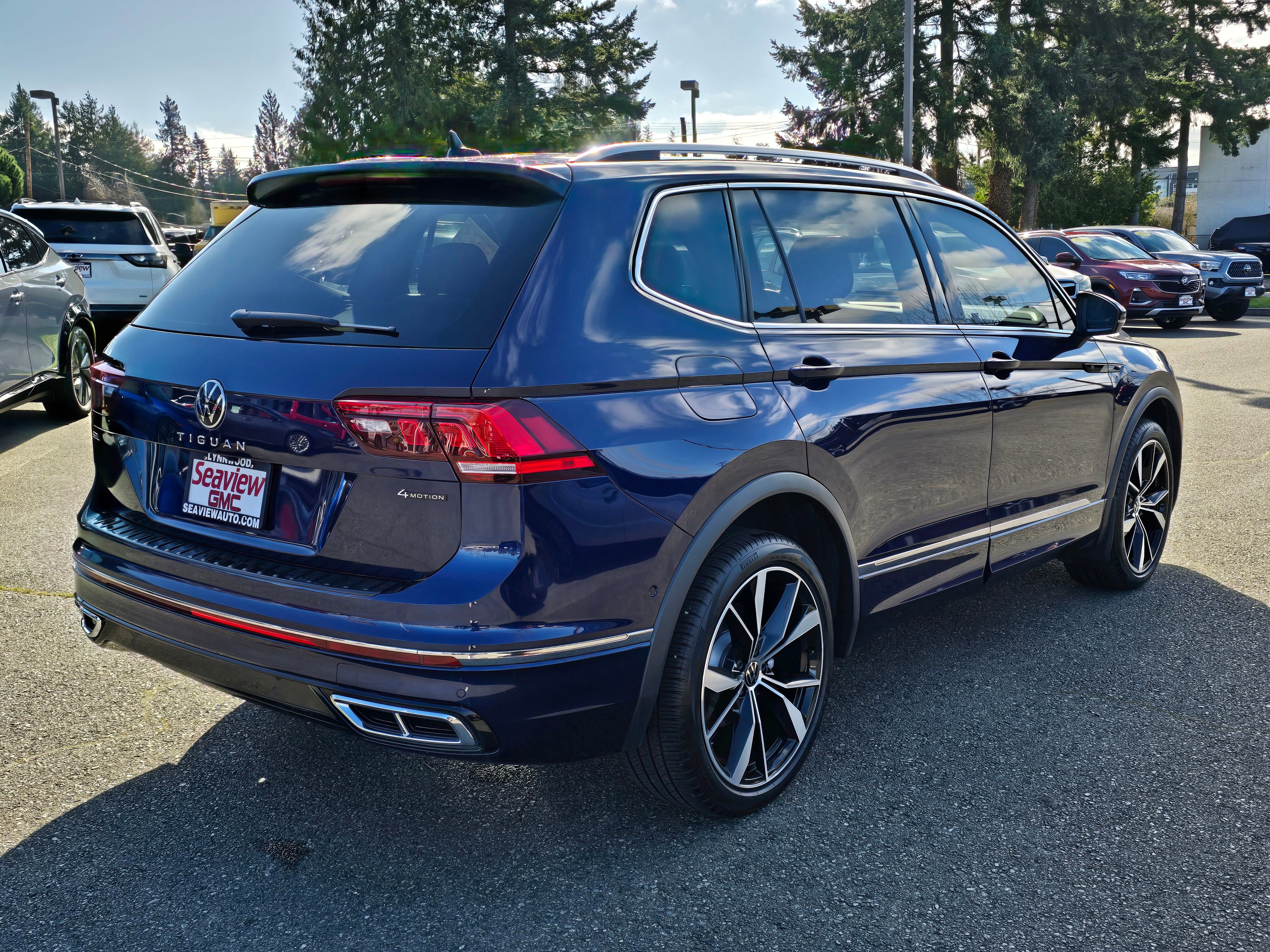 Used 2024 Volkswagen Tiguan SEL R-Line image 7