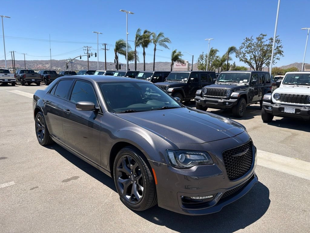 Used 2023 Chrysler 300 Touring L RWD image 2