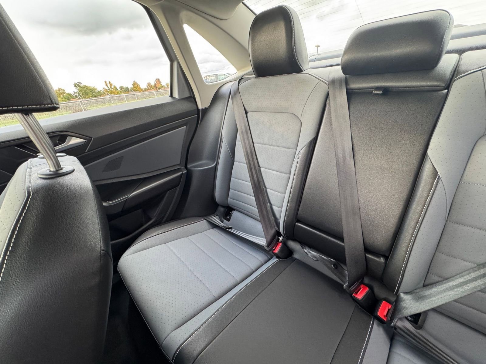 Used 2025 Volkswagen Jetta SE image 40