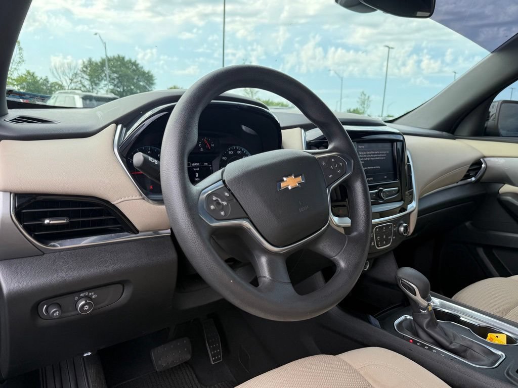 Used 2022 Chevrolet Traverse LS AWD/4WD image 10