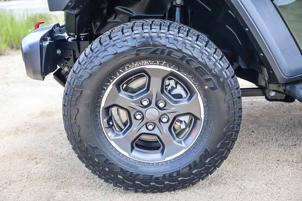 Used 2023 Jeep Gladiator Rubicon w/ LED Lighting Group AWD/4WD image 26