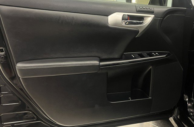 Used 2011 Lexus CT 200h Premium w/ Leather Pkg image 12