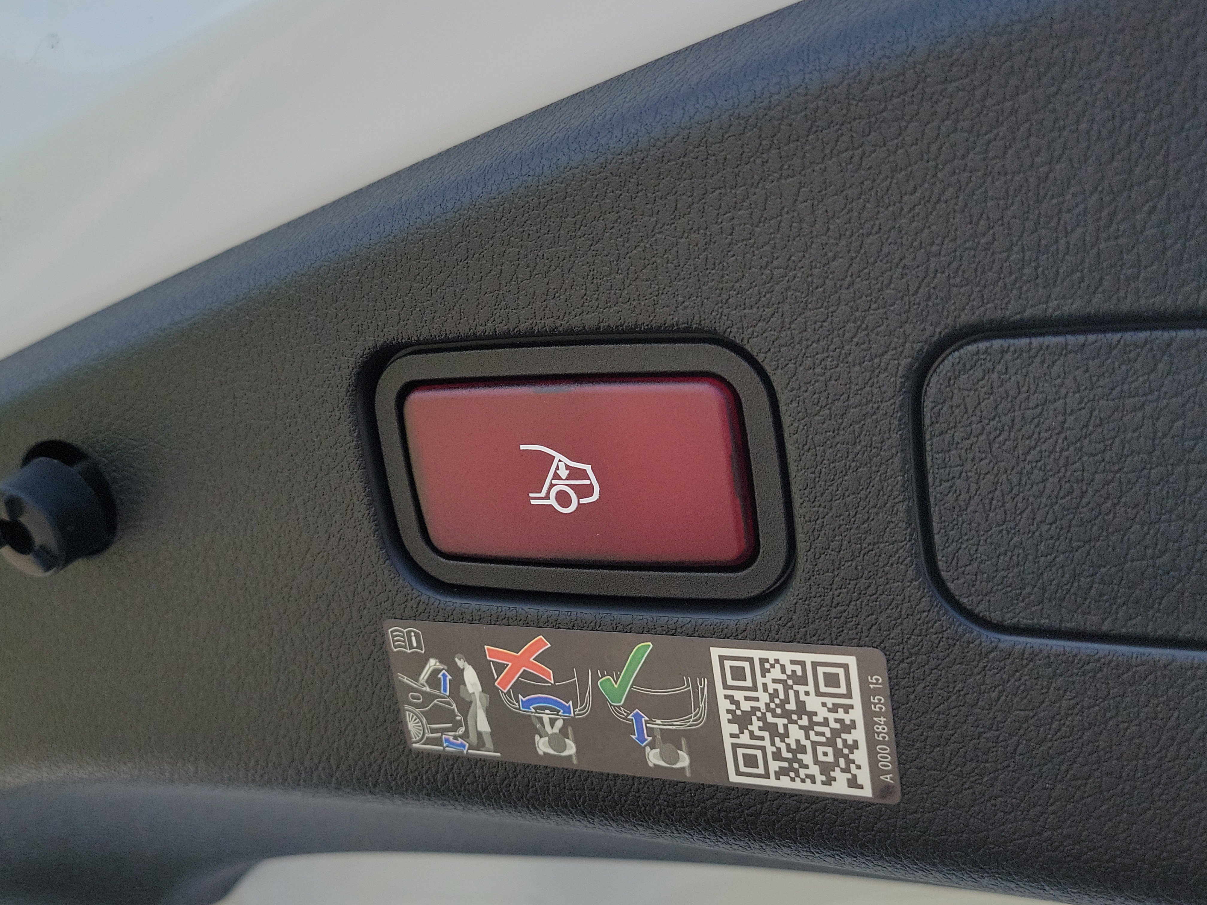 Used 2026 Mercedes-Benz CLE 450 4MATIC Cabriolet image 7