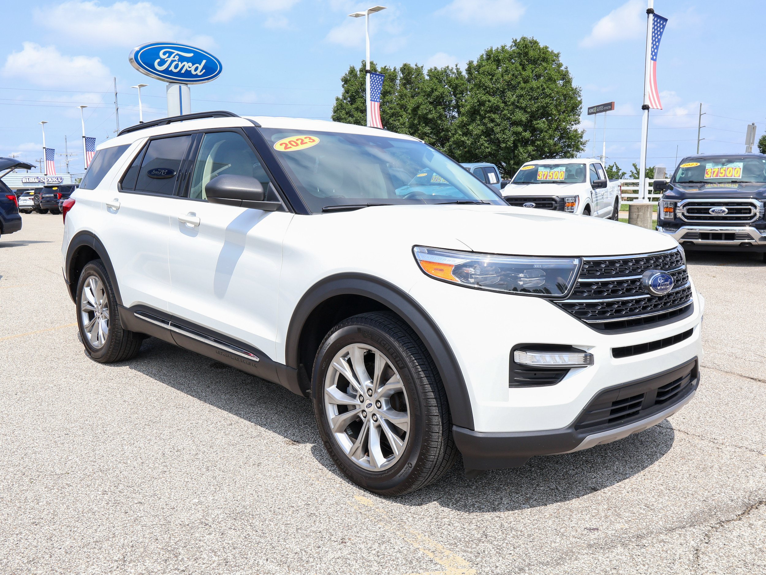 Used 2023 Ford Explorer XLT w/ Equipment Group 202A AWD/4WD image 7