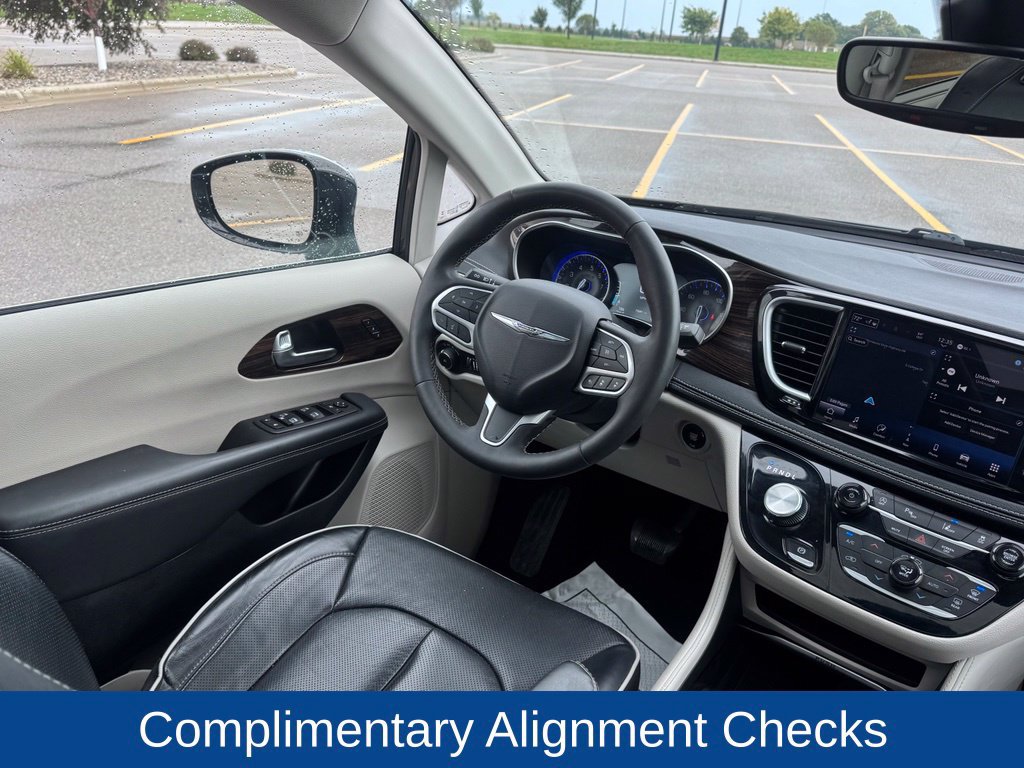 Used 2023 Chrysler Pacifica Limited FWD image 15