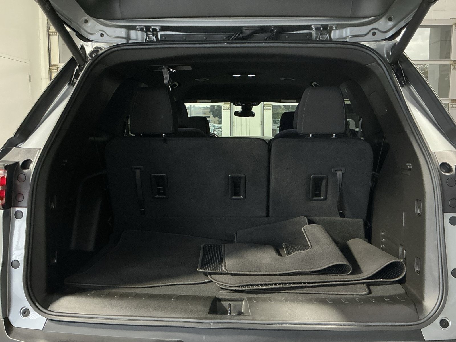 Used 2023 Chevrolet Traverse LT FWD image 26