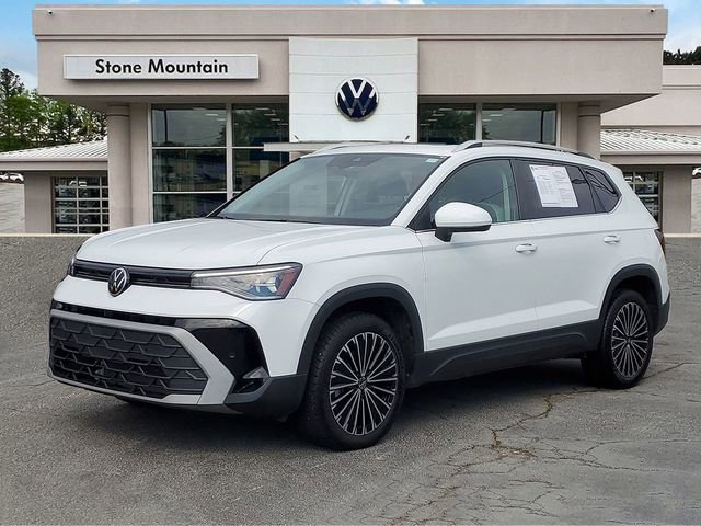 Certified 2025 Volkswagen Taos SE w/ Panoramic Sunroof Package image 1