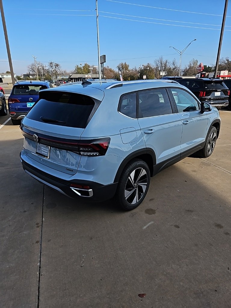 New 2026 Volkswagen Taos SE image 5