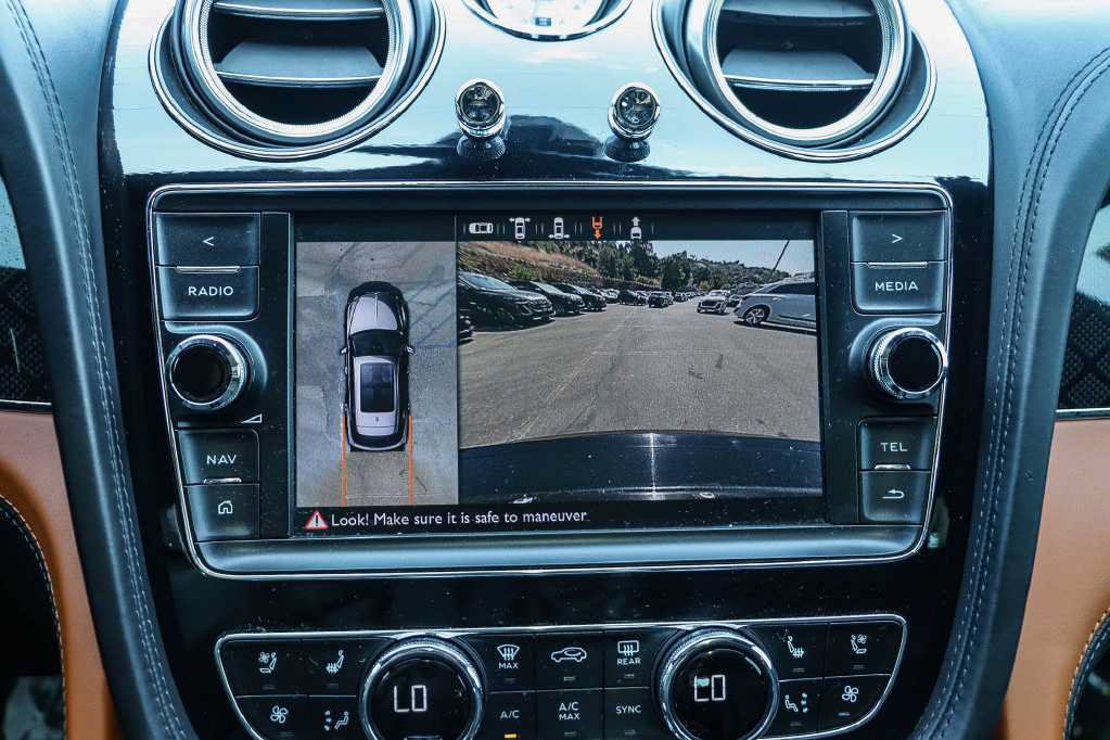 Used 2020 Bentley Bentayga AWD/4WD image 20