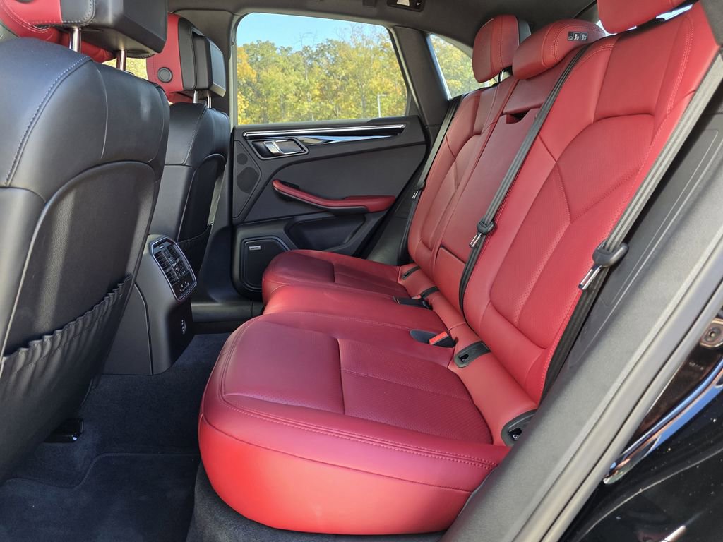 Used 2025 Porsche Macan image 19