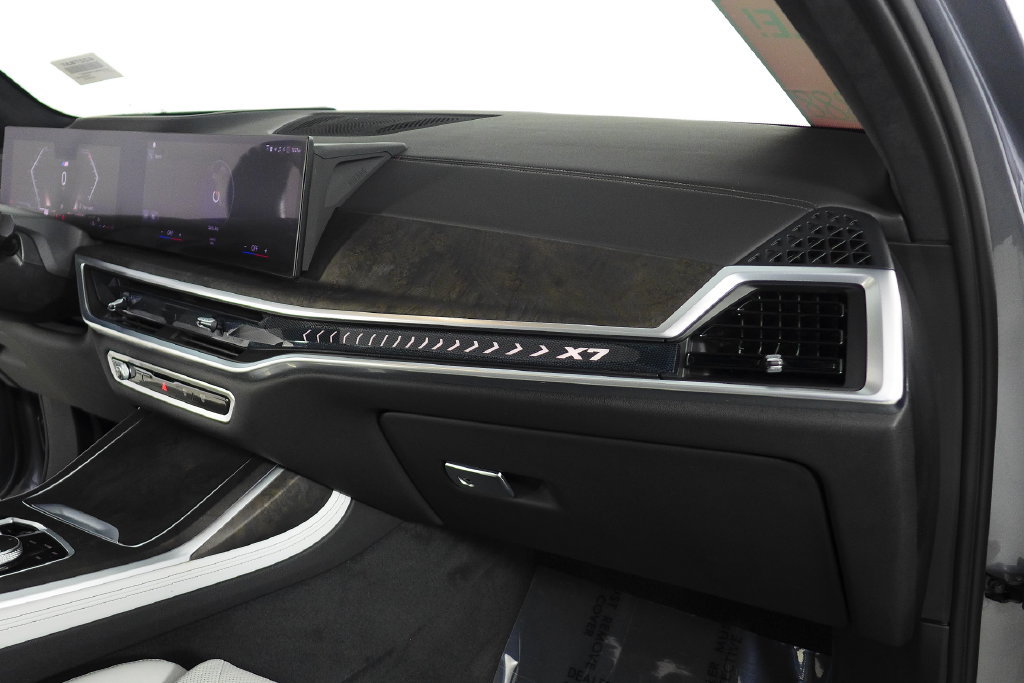 Used 2023 BMW X7 xDrive40i w/ M Sport Package AWD/4WD image 14