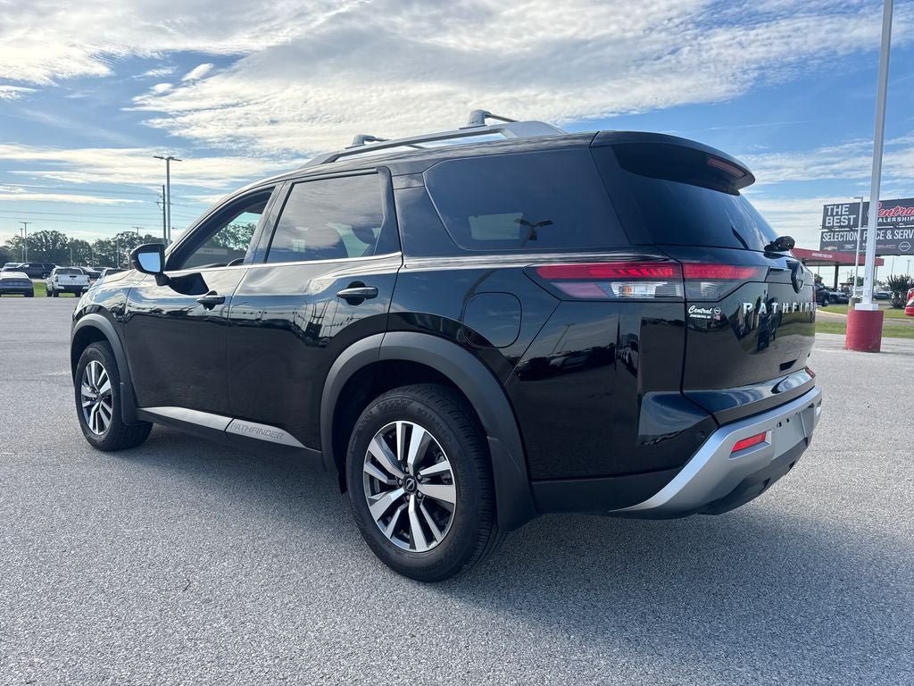 Used 2025 Nissan Pathfinder SL w/ Cargo Package FWD image 4