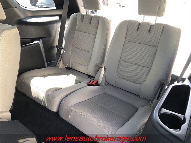 Used 2018 Ford Explorer XLT w/ Equipment Group 201A FWD image 18