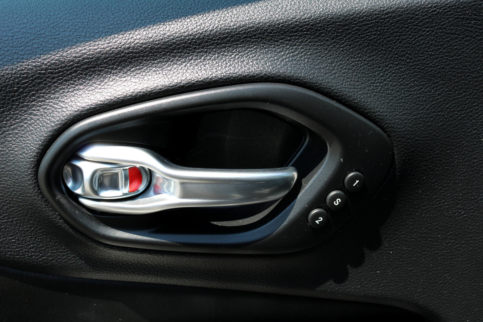 Used 2020 Jeep Cherokee Limited image 14