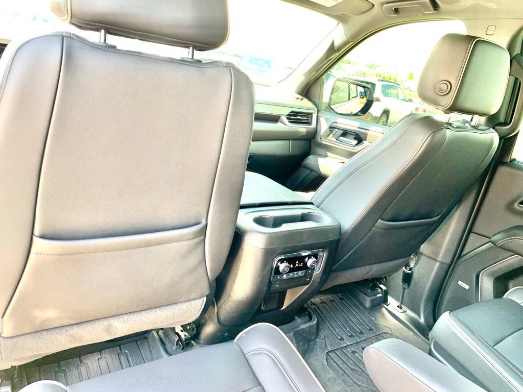 Used 2025 GMC Yukon Elevation RWD image 15