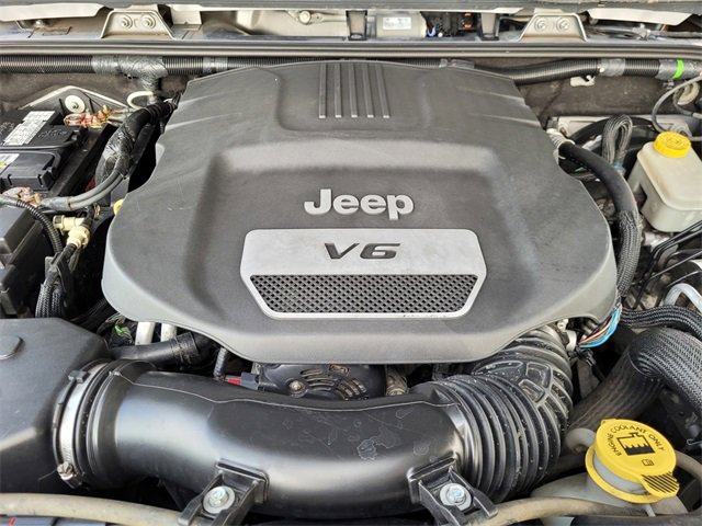 Certified 2015 Jeep Wrangler Unlimited Rubicon w/ Connectivity Group image 20