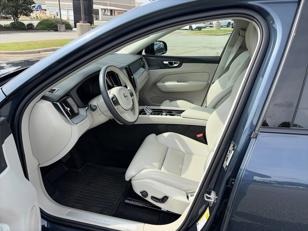 Used 2025 Volvo XC60 B5 Ultra w/ Climate Package AWD/4WD image 7