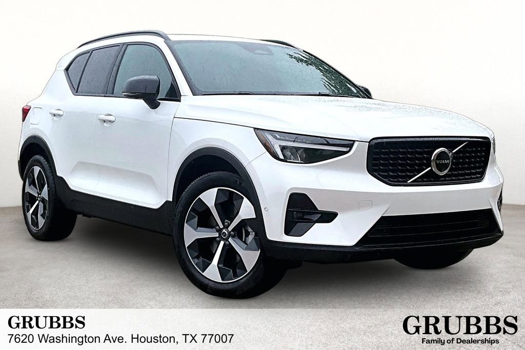 Used 2025 Volvo XC40 B5 Plus