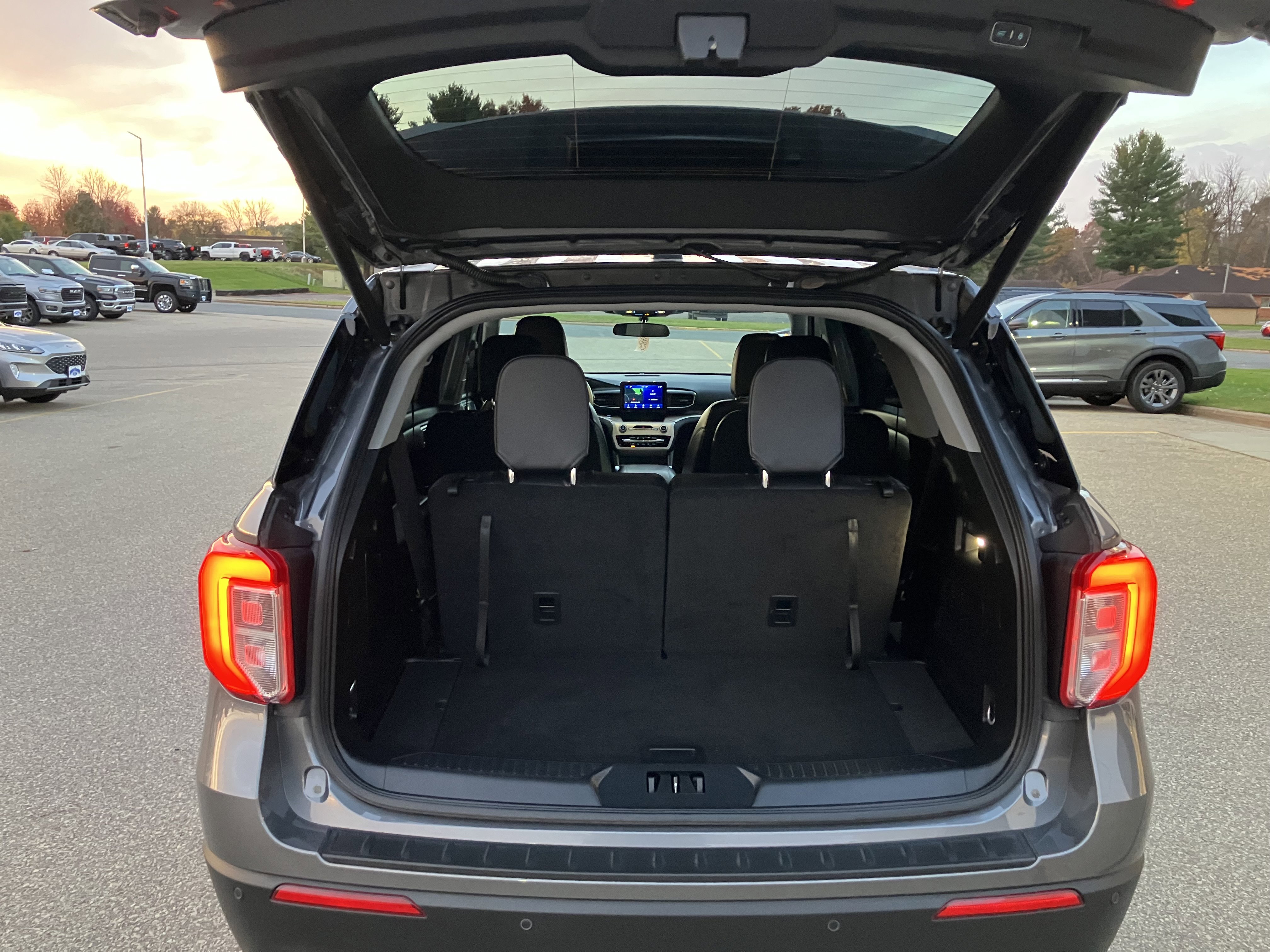 Used 2023 Ford Explorer XLT w/ Equipment Group 202A AWD/4WD image 17