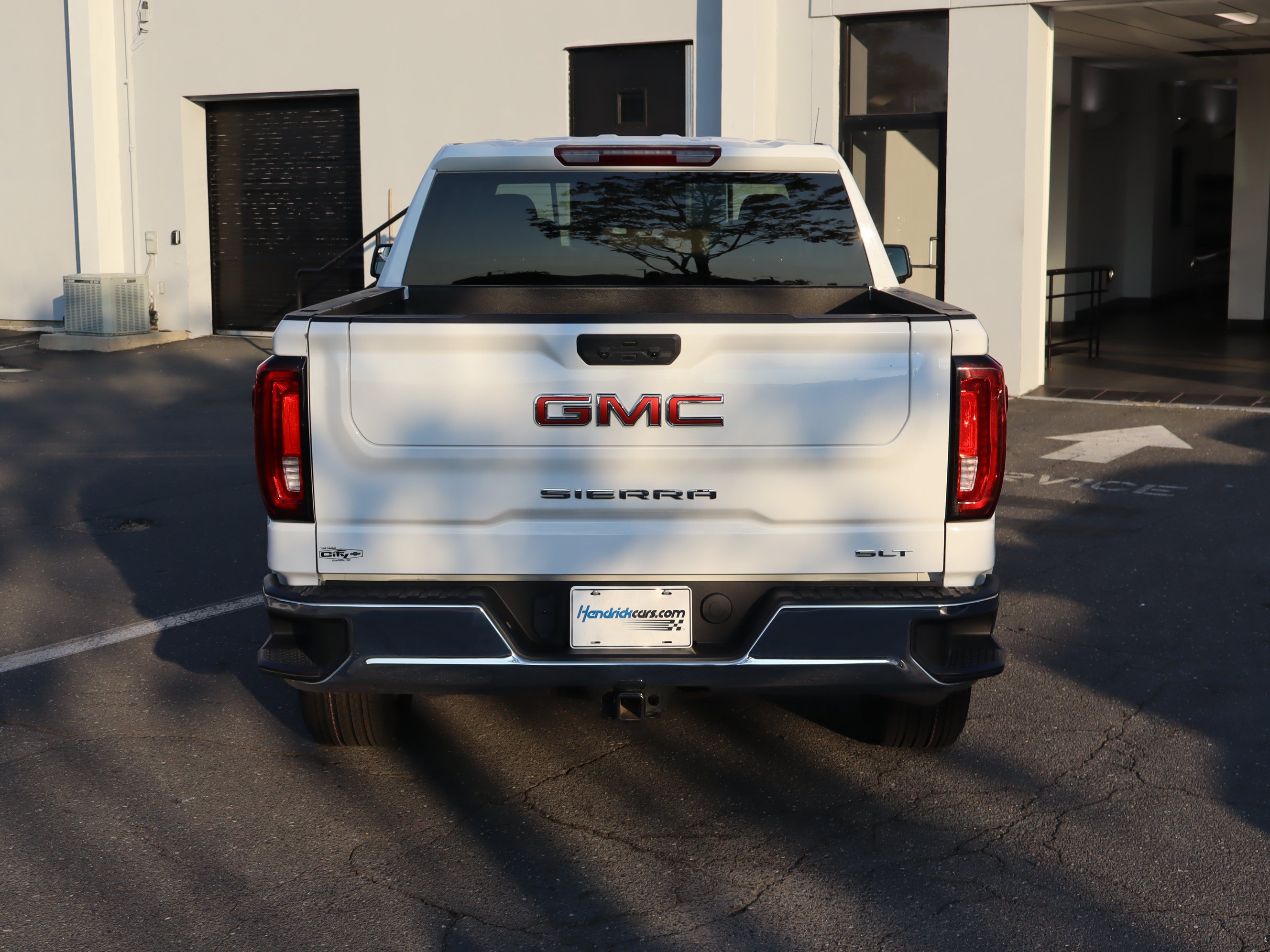 Used 2025 GMC Sierra 1500 SLT AWD/4WD image 9