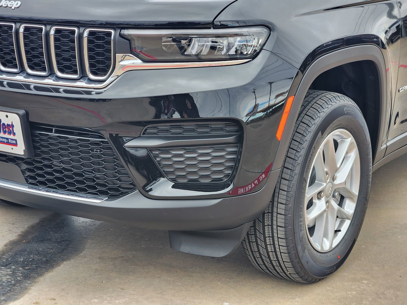 New 2025 Jeep Grand Cherokee Laredo X image 9