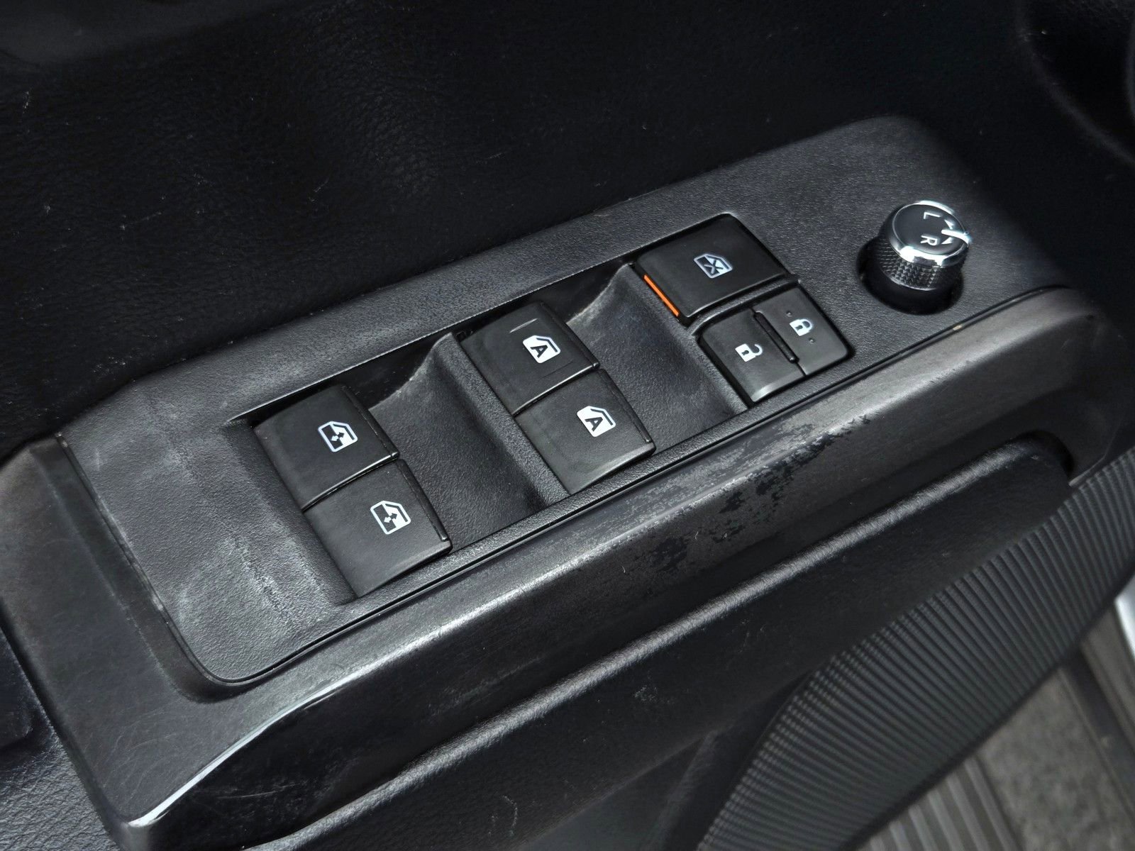 Used 2017 Toyota Tacoma TRD Sport image 11