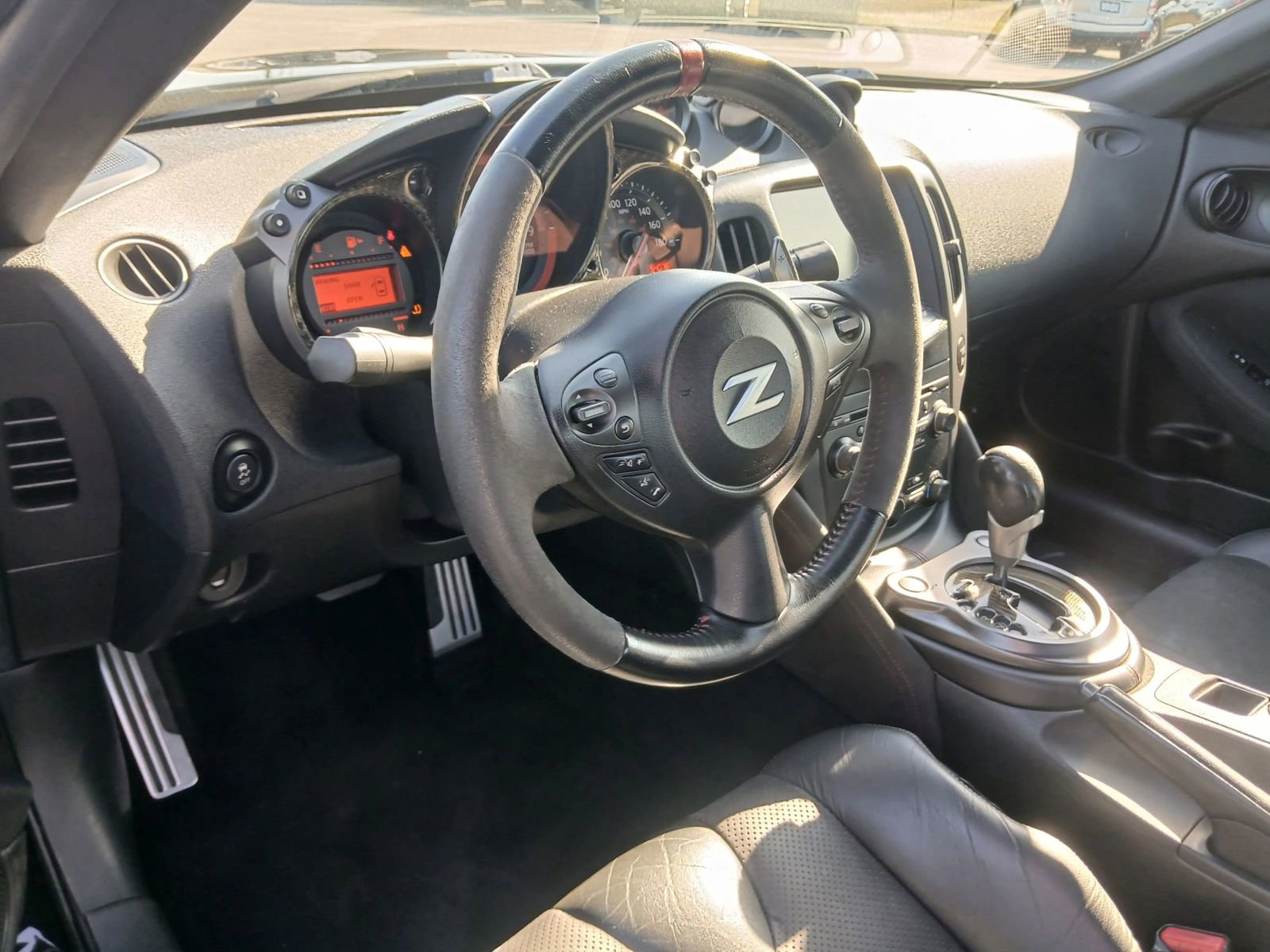 Used 2015 Nissan 370Z NISMO image 7