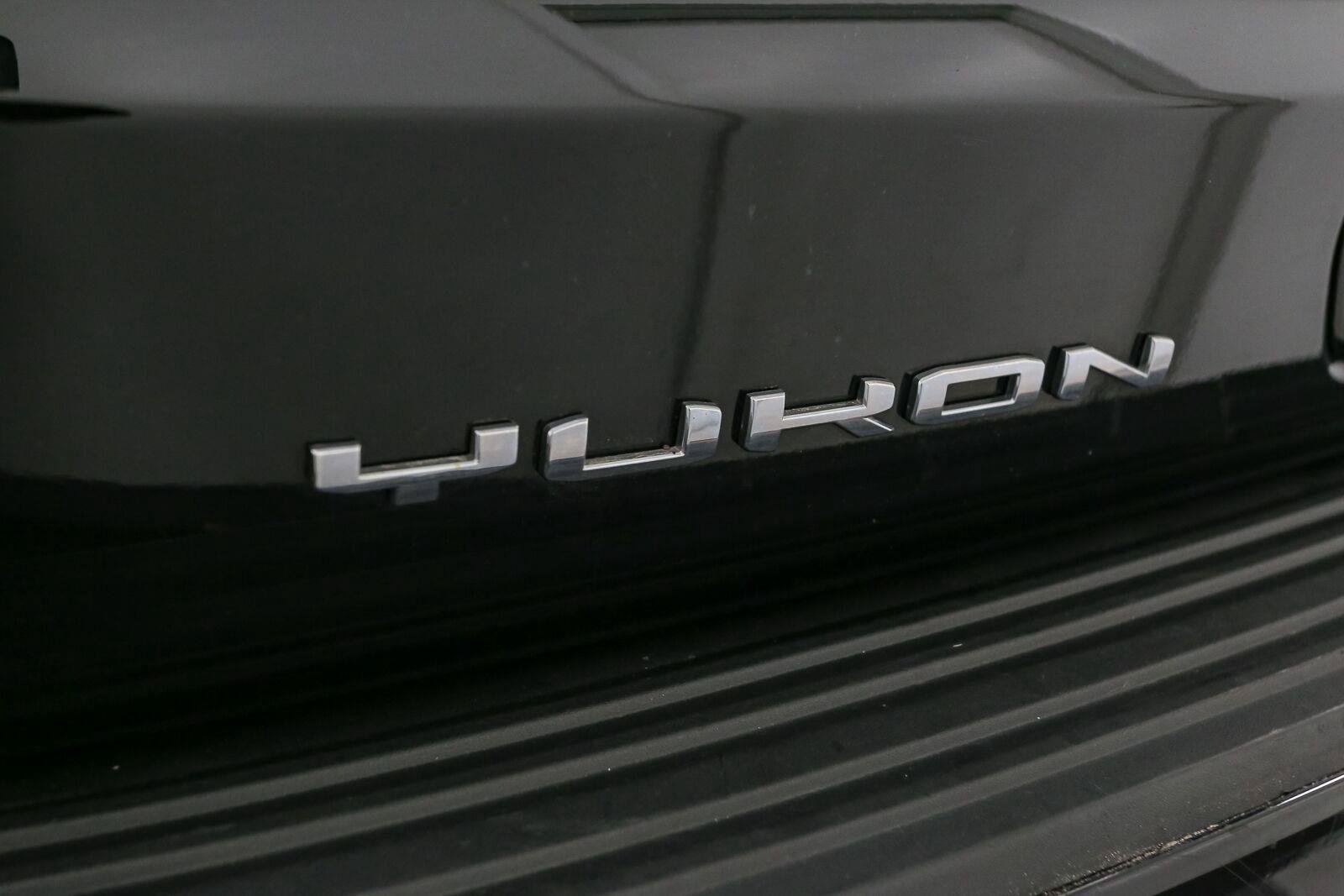 Used 2023 GMC Yukon Denali Ultimate AWD/4WD image 12