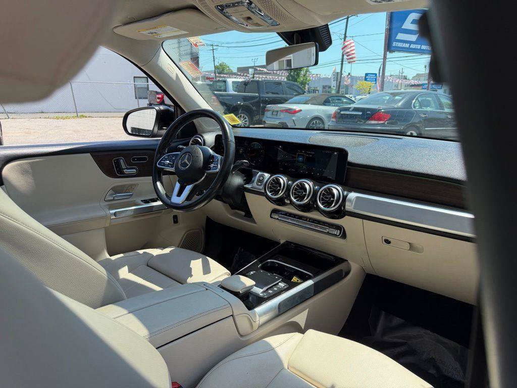 Used 2022 Mercedes-Benz GLB 250 4MATIC image 11