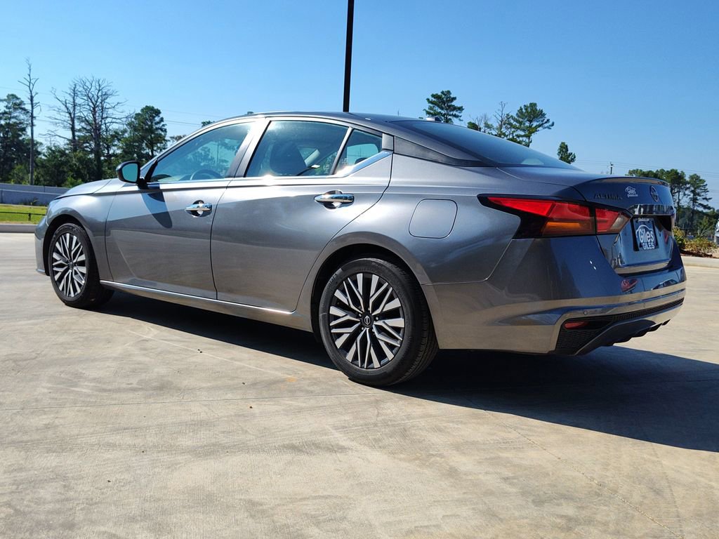 Used 2024 Nissan Altima 2.5 SV image 4