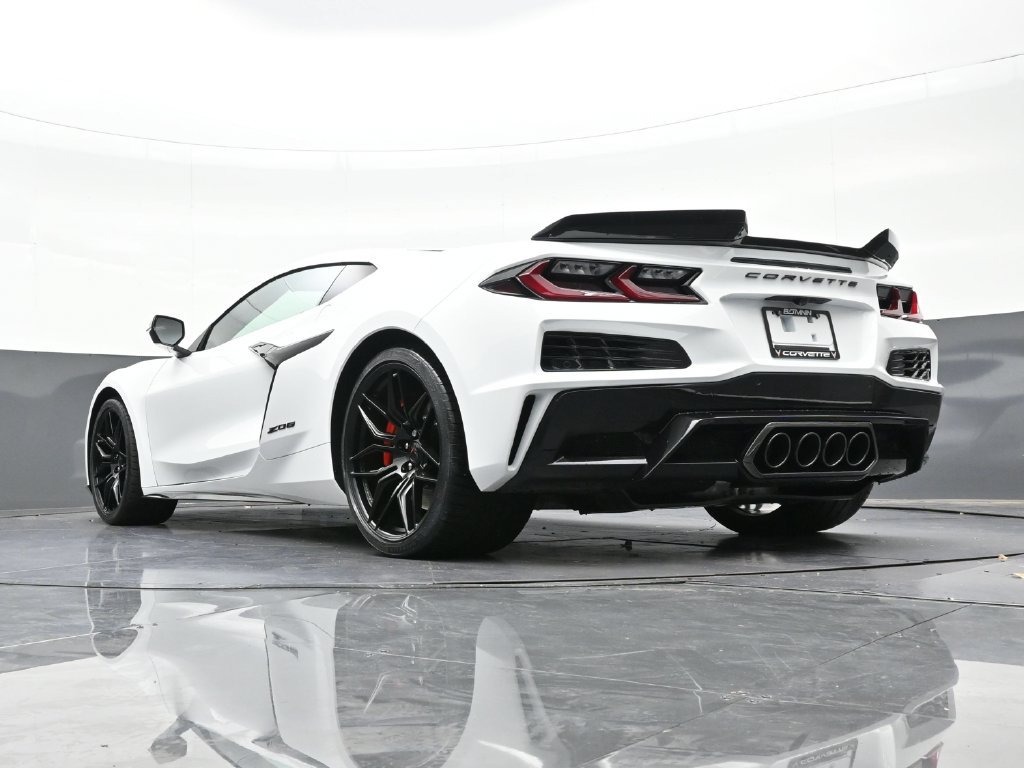 Used 2027 Chevrolet Corvette Z06 RWD image 28