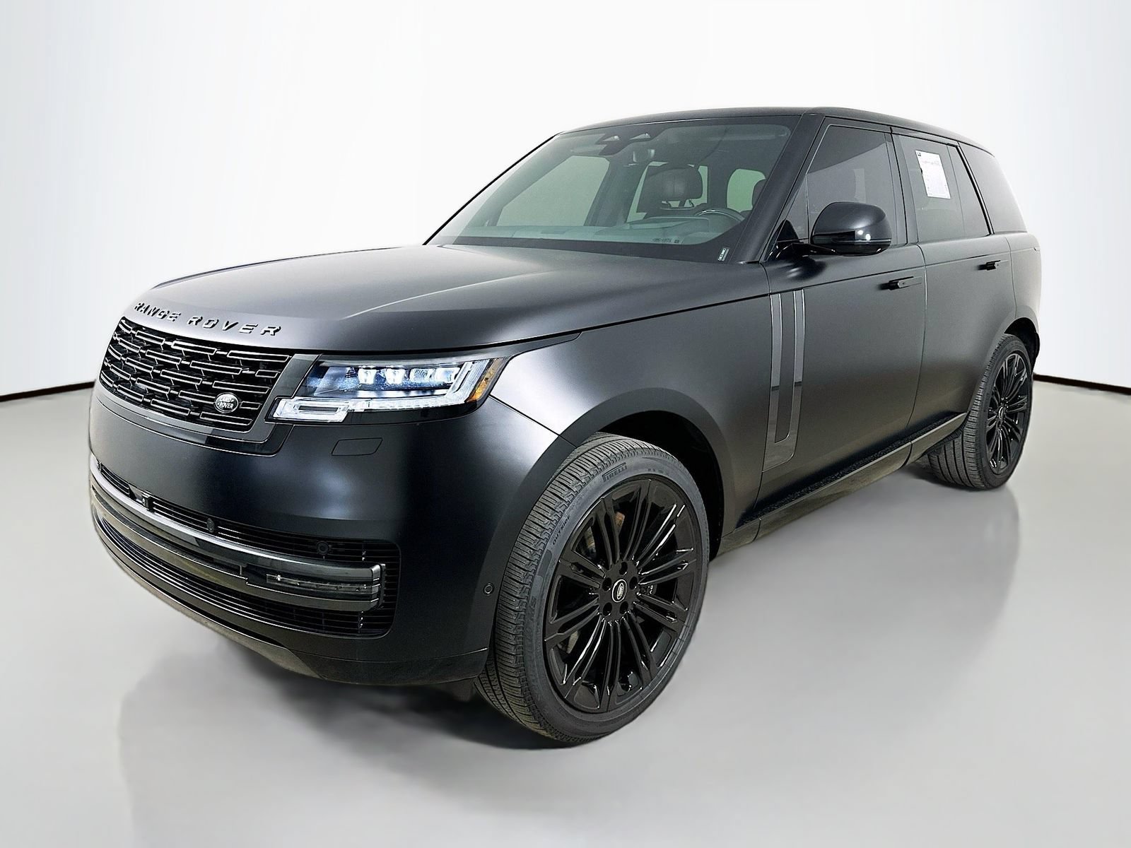 Used 2025 Land Rover Range Rover SE