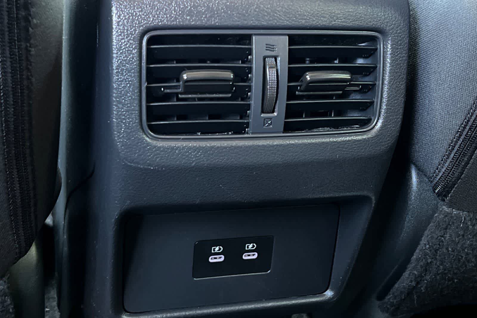 Used 2024 Nissan Rogue SV image 15