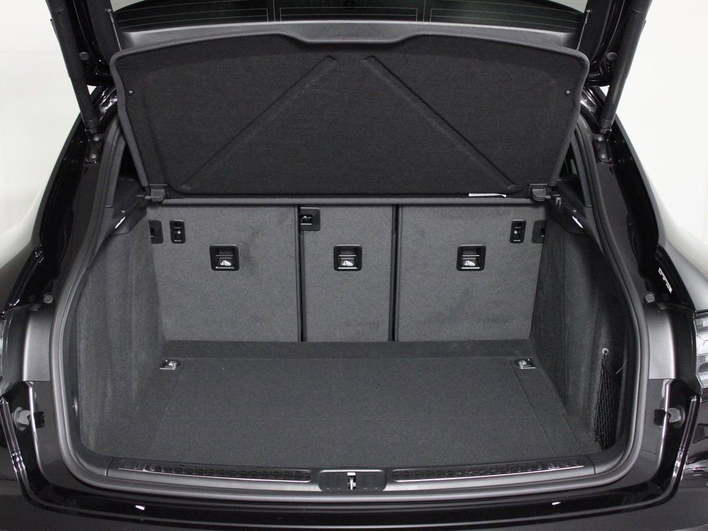 Certified 2025 Porsche Macan Turbo image 14