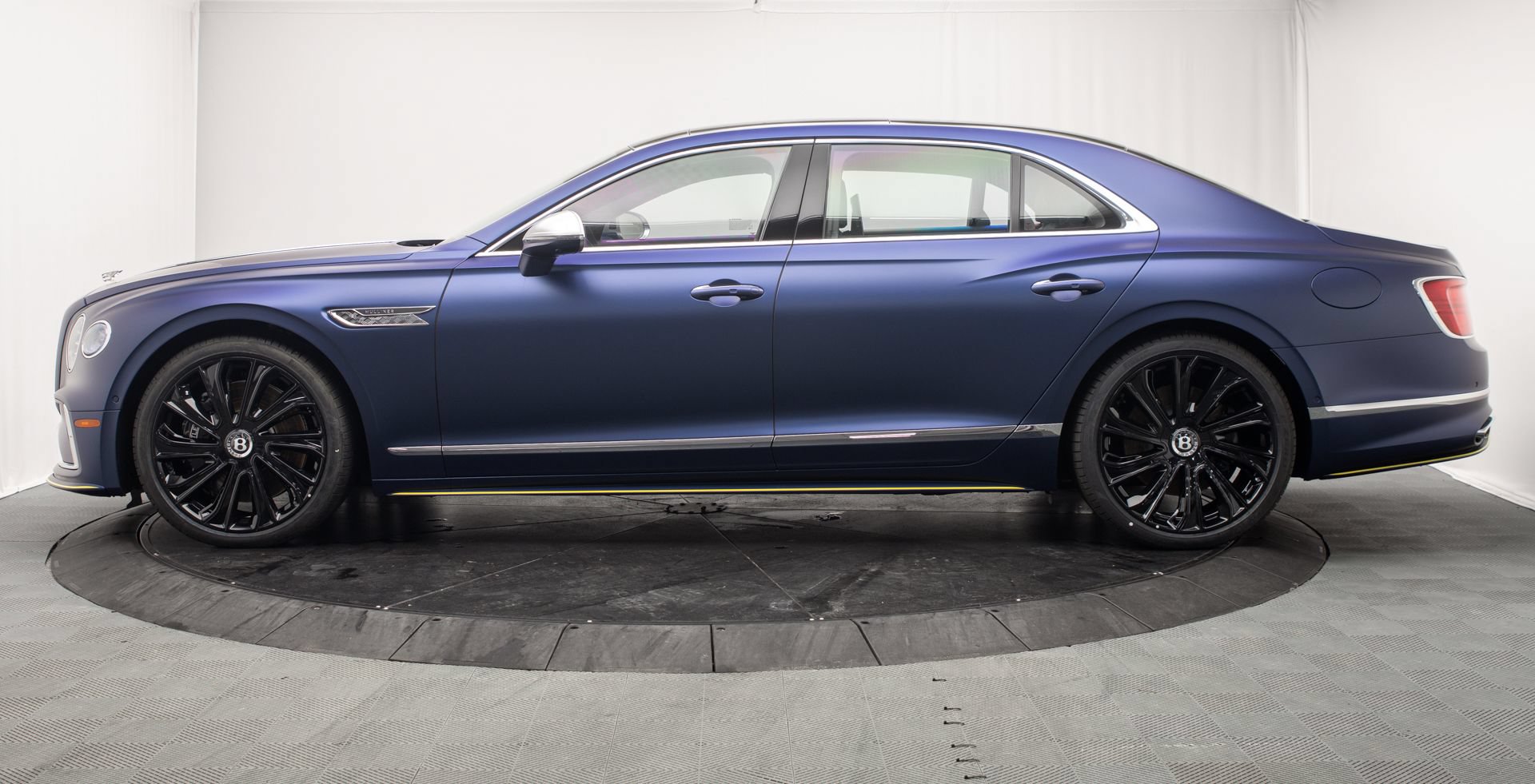 New 2026 Bentley Flying Spur Plug-In Hybrid AWD/4WD image 6