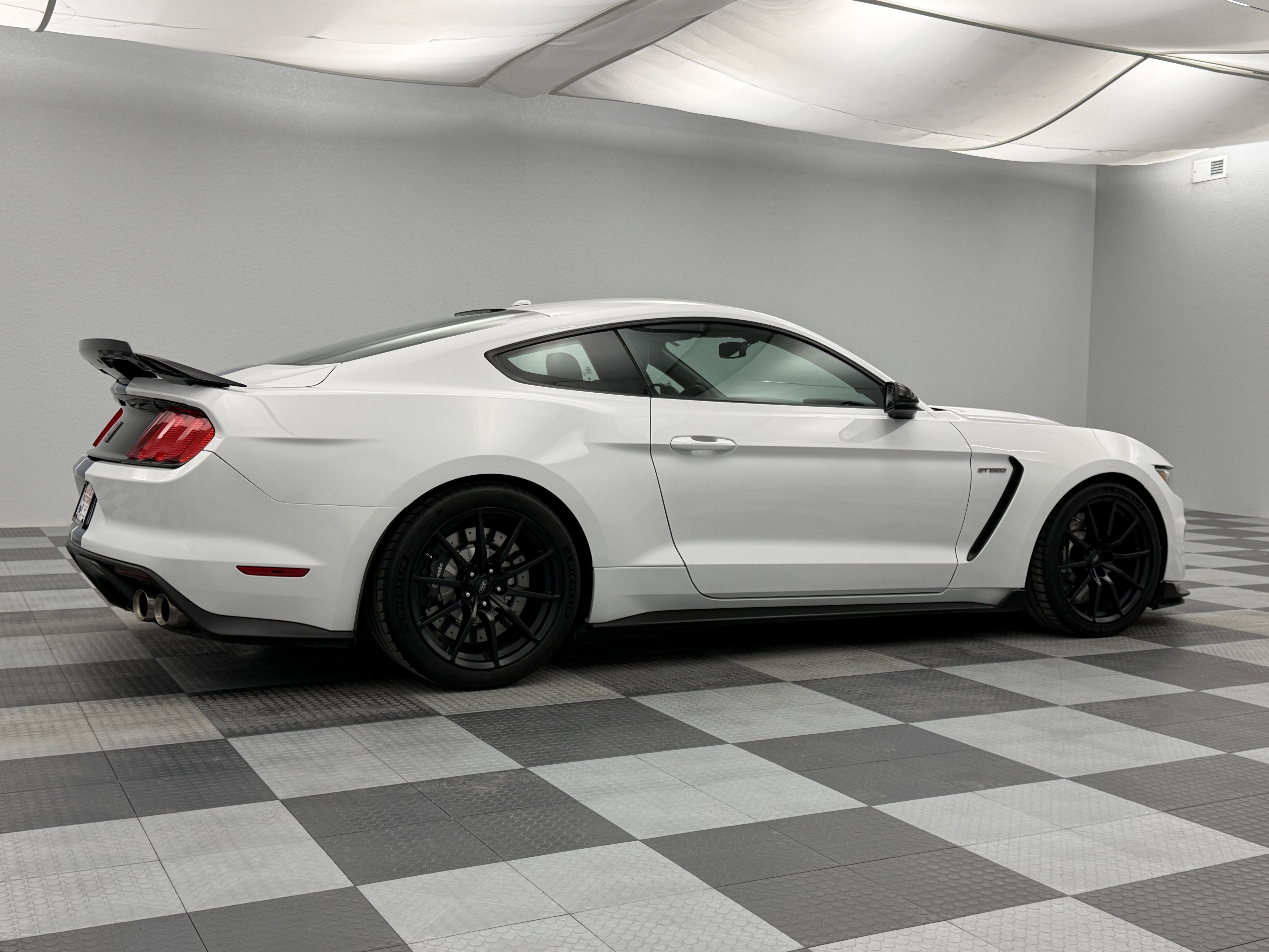 Used 2017 Ford Mustang Shelby GT350 image 17