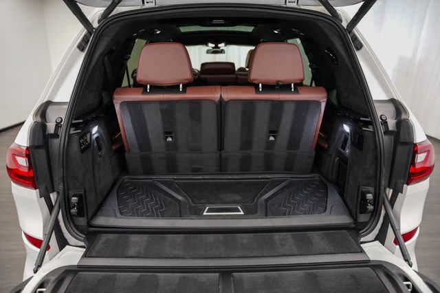 Used 2021 BMW X7 xDrive40i w/ M Sport Package AWD/4WD image 40