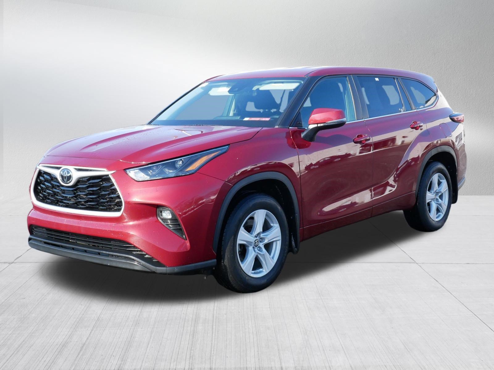 Certified 2024 Toyota Highlander LE AWD/4WD image 3