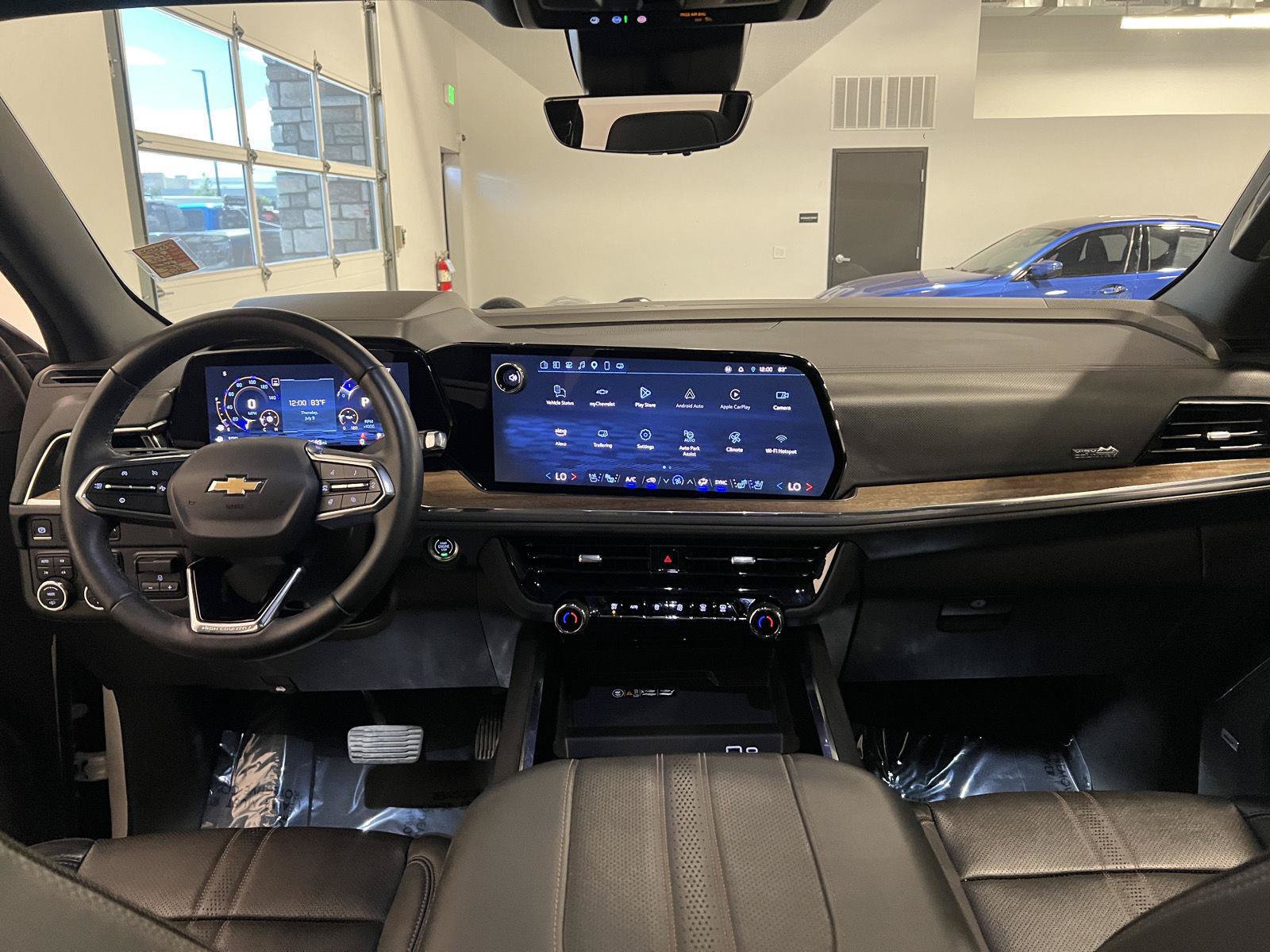 Used 2025 Chevrolet Suburban High Country AWD/4WD image 36