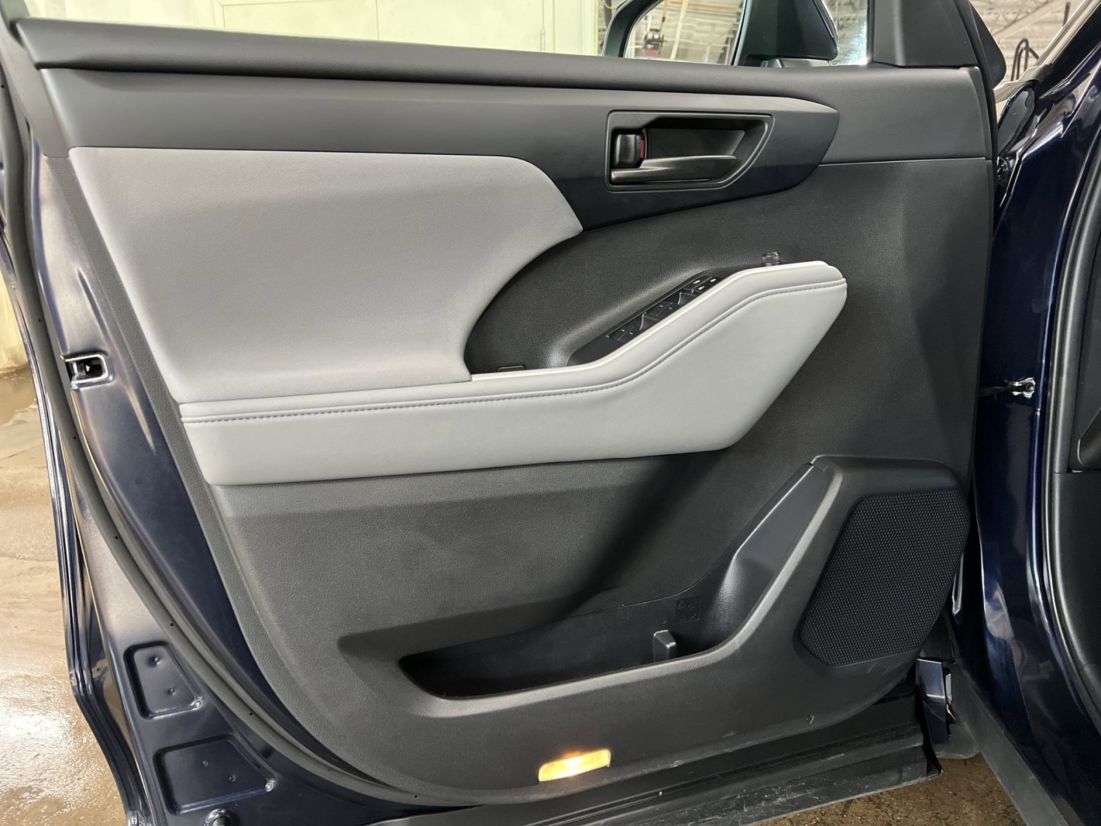 Used 2024 Toyota Highlander LE image 13