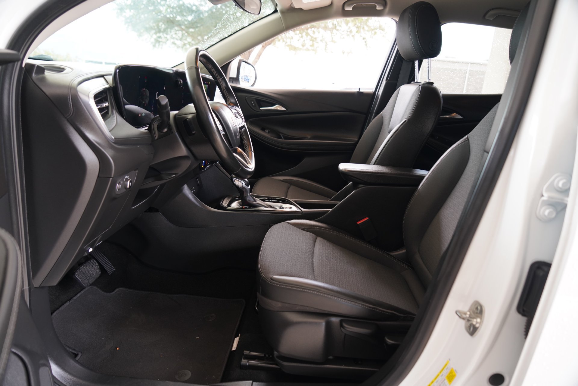Used 2024 Buick Encore GX Preferred FWD image 9