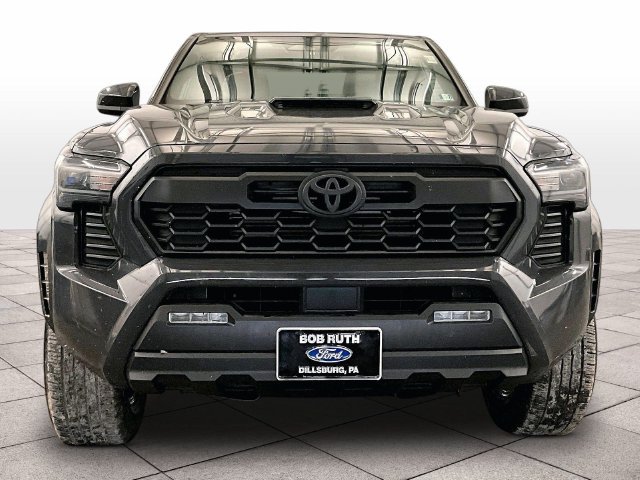 Used 2025 Toyota Tacoma TRD Sport AWD/4WD image 3