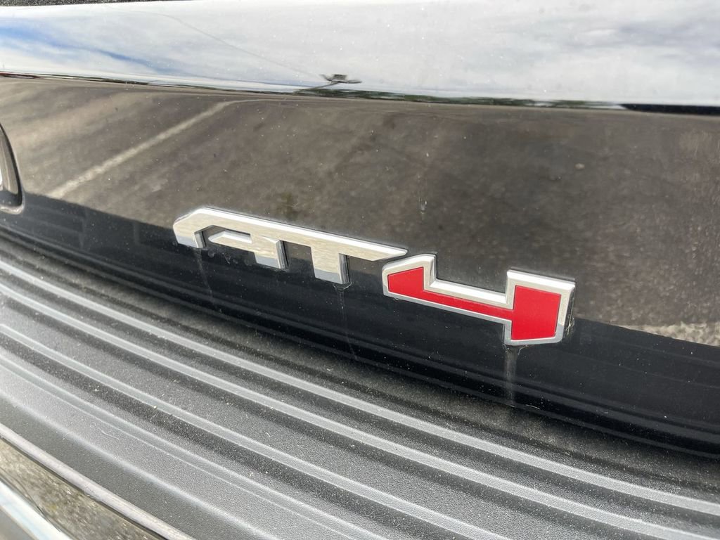 Used 2025 GMC Yukon AT4 w/ AT4 Premium Plus Package AWD/4WD image 11