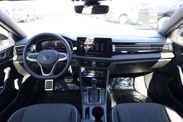 Used 2025 Volkswagen Jetta Sport image 13