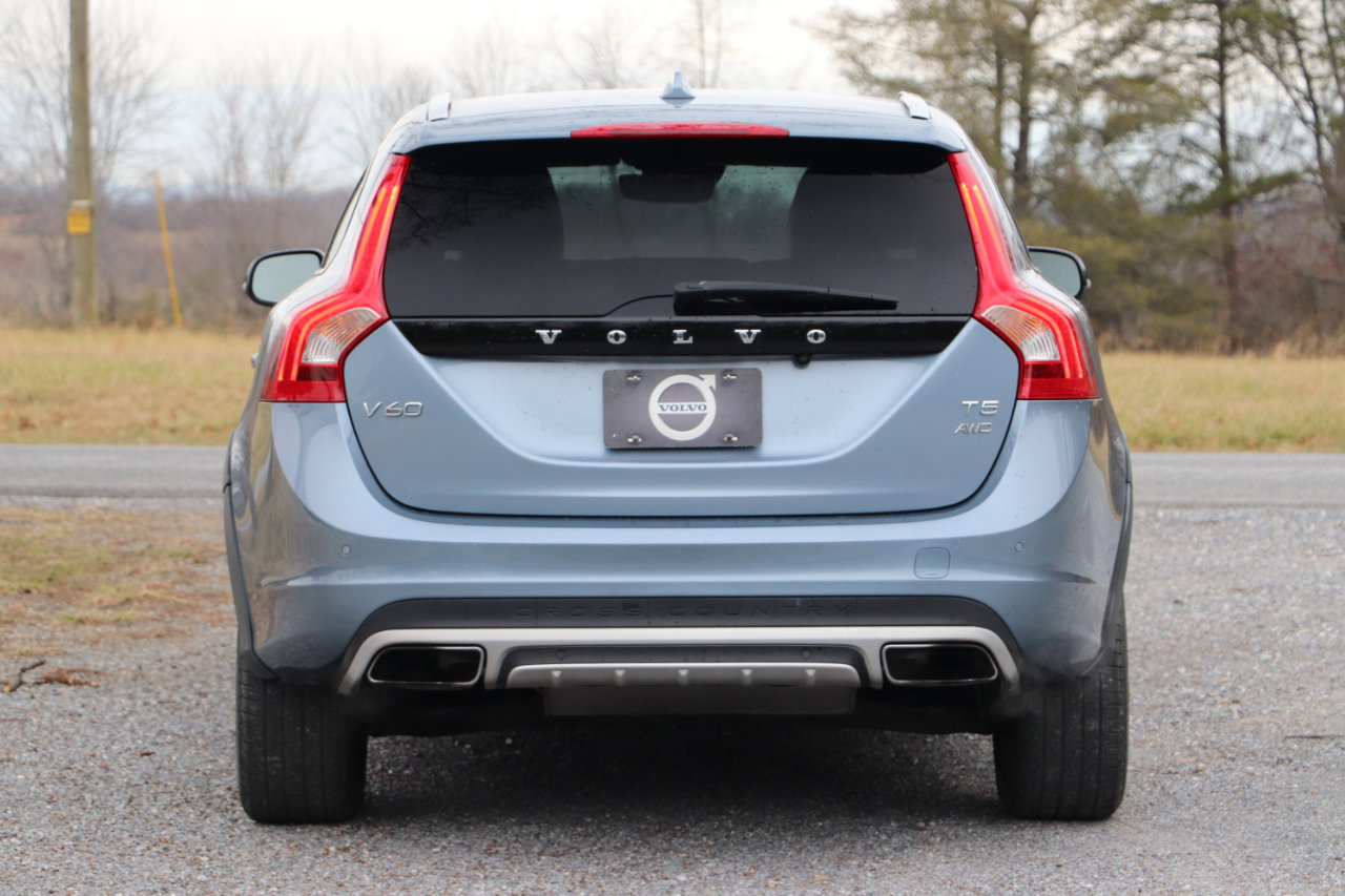 Used 2017 Volvo V60 T5 Cross Country w/ Climate Package image 4
