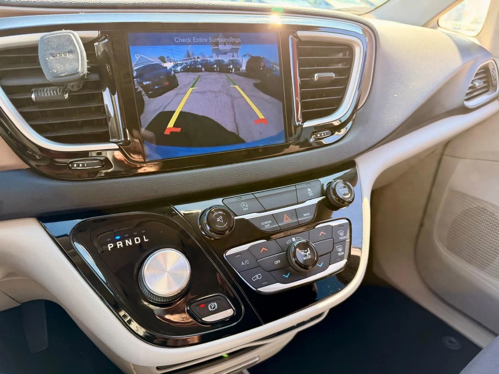 Used 2017 Chrysler Pacifica Touring w/ Tire & Wheel Group image 16