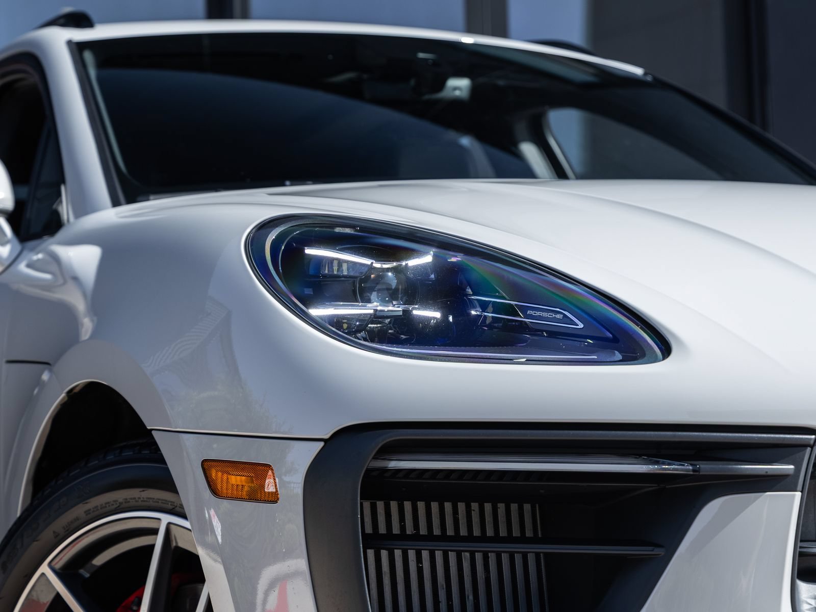 Certified 2024 Porsche Macan S AWD/4WD image 22